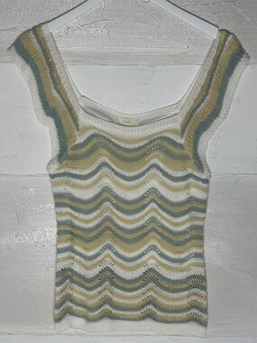 New w tags. Elan zig zag ruffle sleeve top. Lined